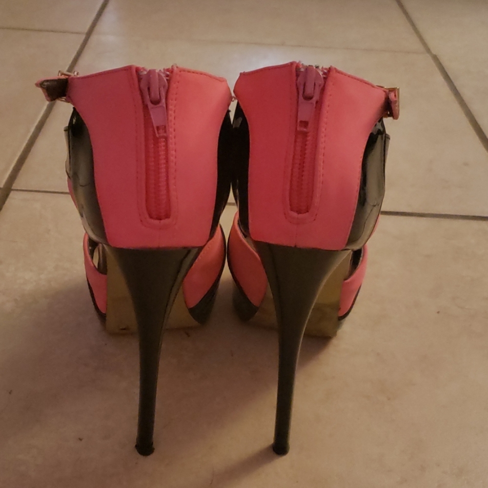 Shoes - Picture 5 of 8